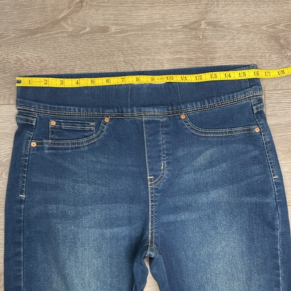 NWOT Levi Strauss Gold Signature Totally Shaping Pull On Skinny Denim Jeans 12S - Picture 8 of 16